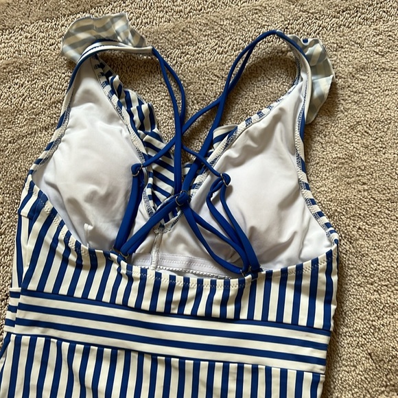 CUPSHE one piece bathing suit - Picture 4 of 5